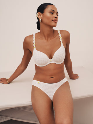 AVERO Ivory Petal Rioslip