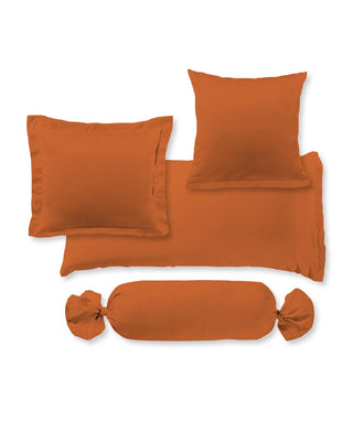 S-009100 | colours | fleuresse | Orange Kissenhülle aus Mako Satin uni |  5215 TERRA  | 100% Baumwolle | 4043202060799